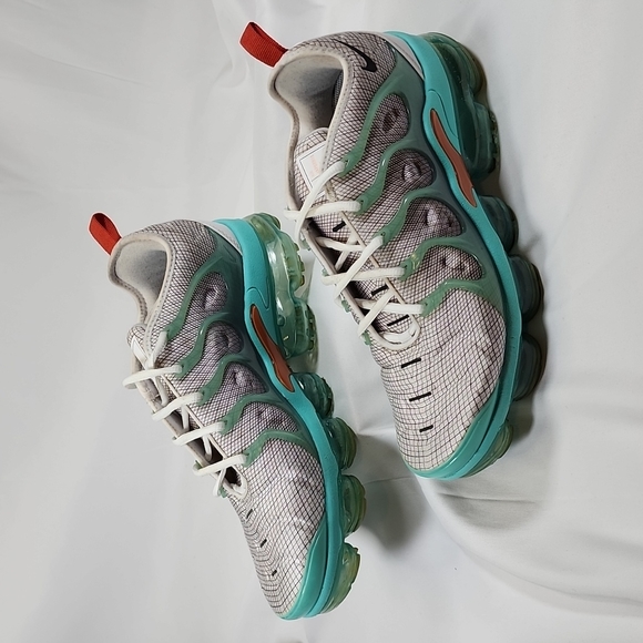 nike vapormax aurora green